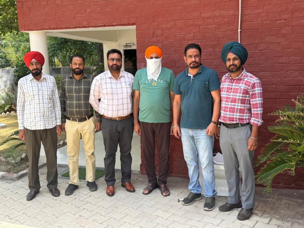 VIGILANCE BUREAU PUNJAB Vigilance Bureau nabs ASI red handed accepting bribe of Rs 7000